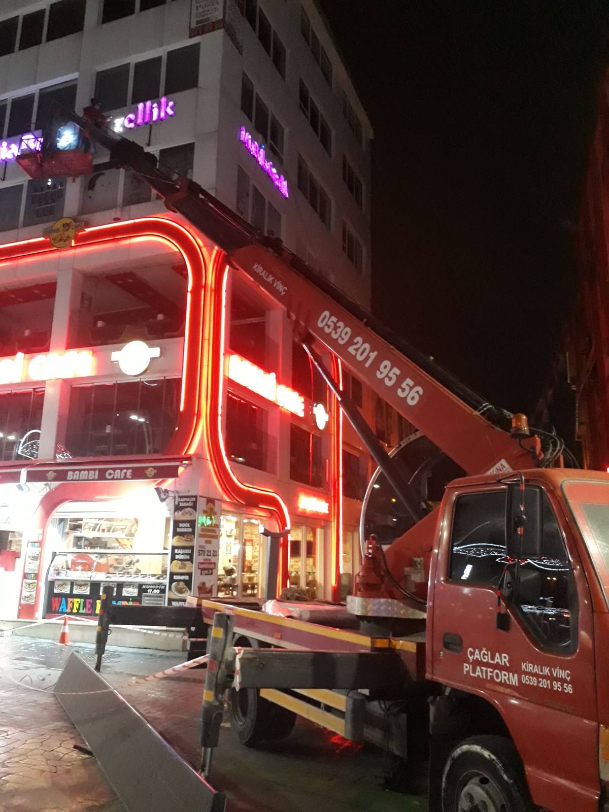Avcılar sepetli vinç cephe bakım çalışması