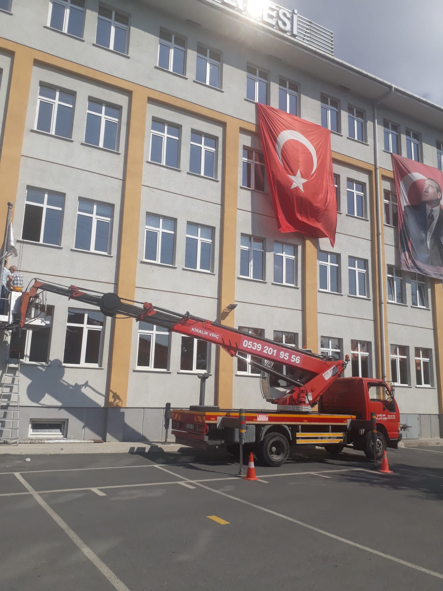 Sepetli vinç çalışması