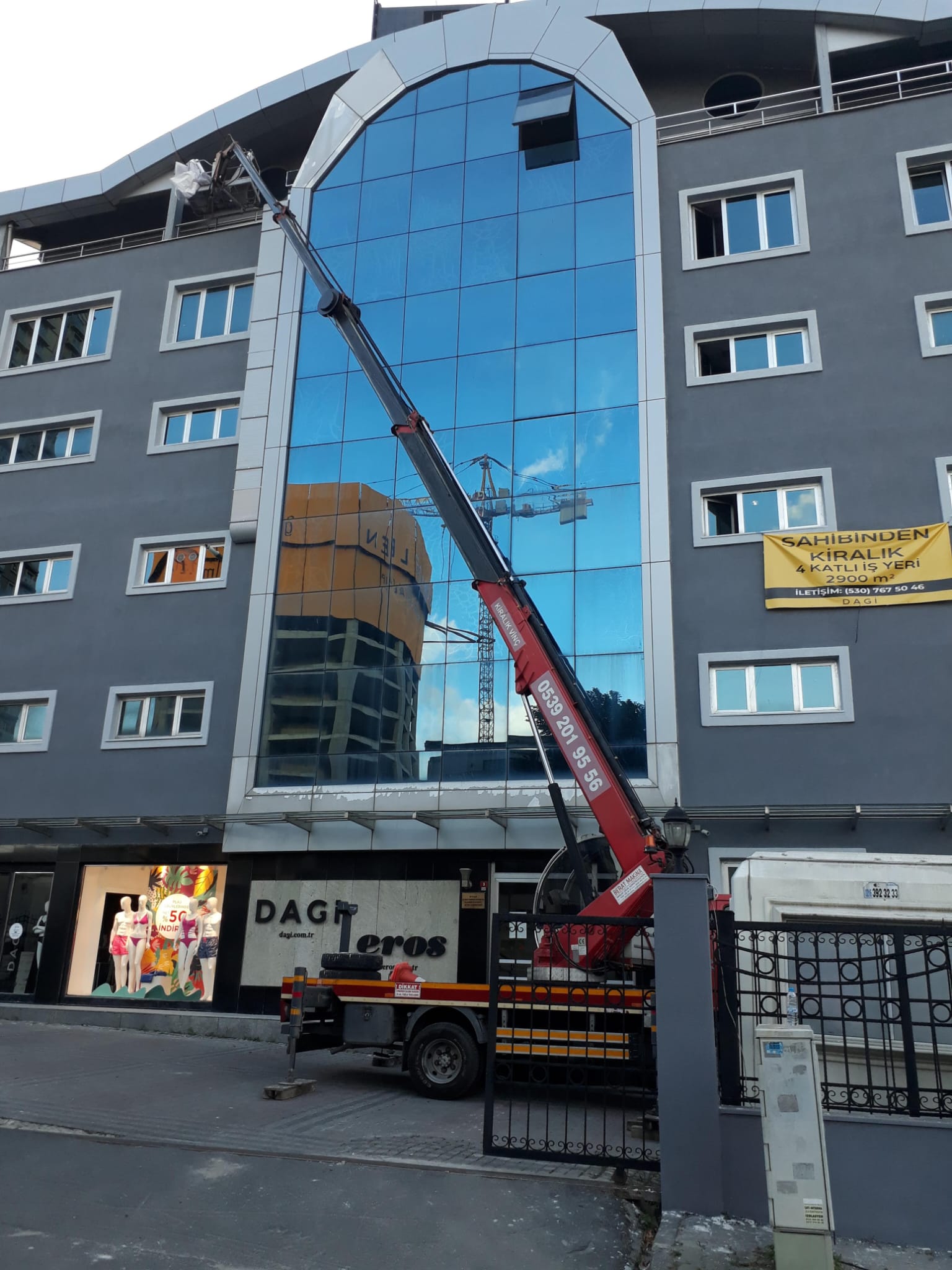Sepetli vinç çalışması