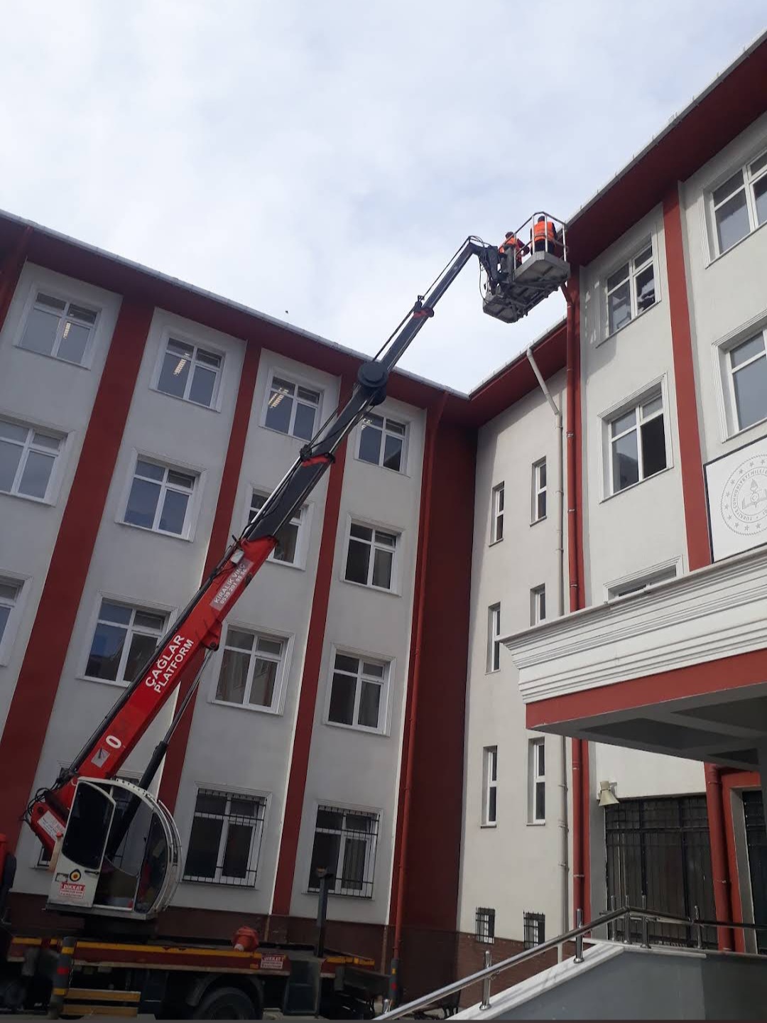 Sepetli vinç çalışması