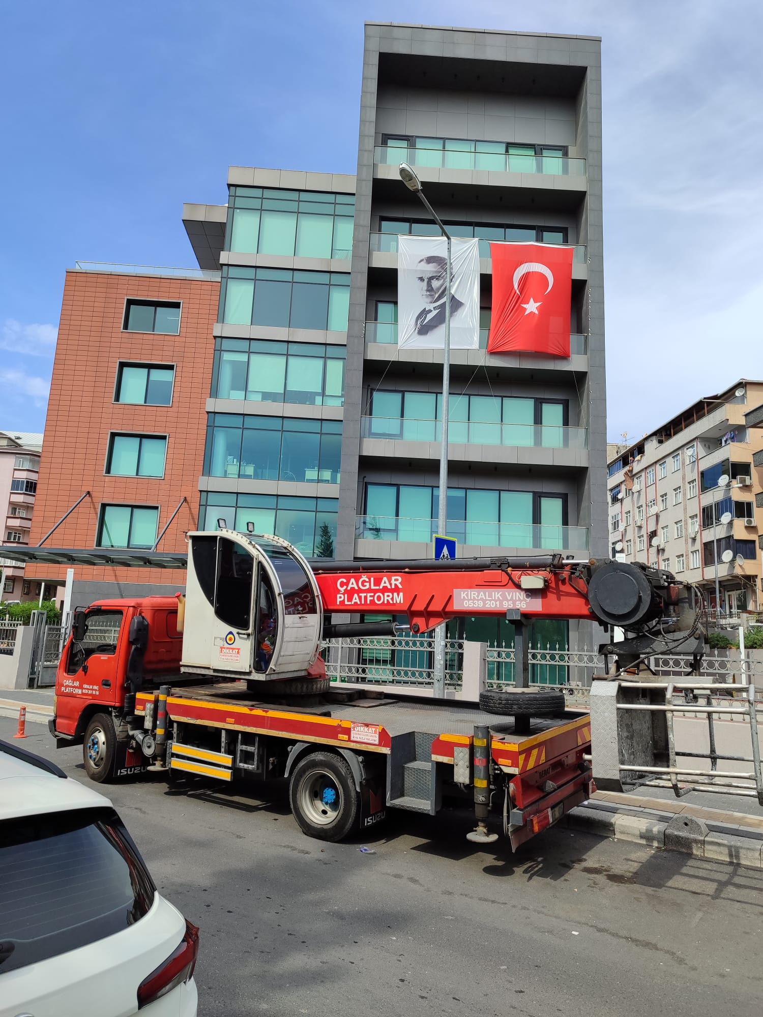 Sepetli vinç çalışması