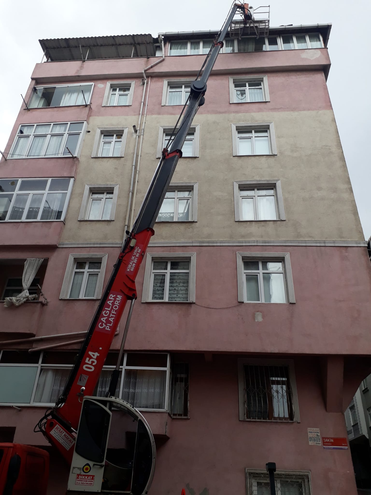 Sepetli vinç çalışması